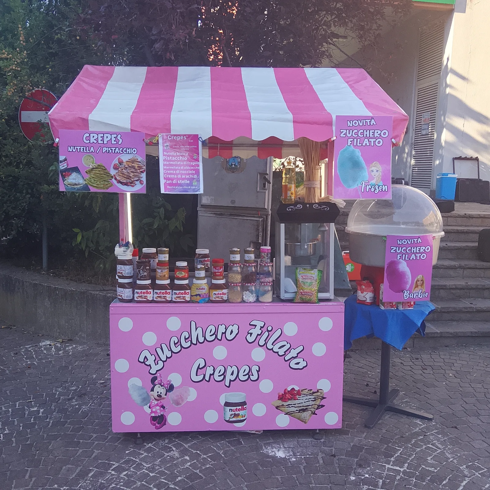 Affitto gonfiabile zucchero filato e crepes pop corn ecc